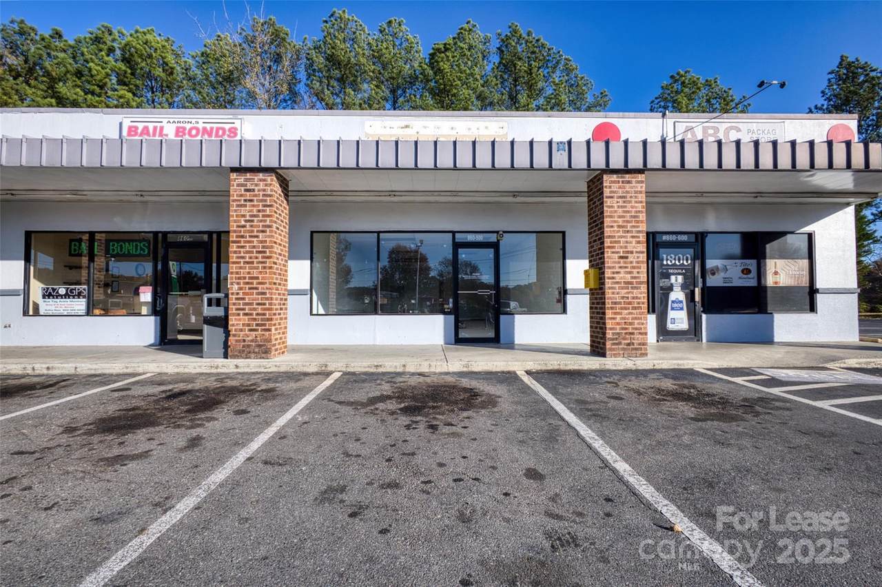 860 Heckle Boulevard - Photo 1