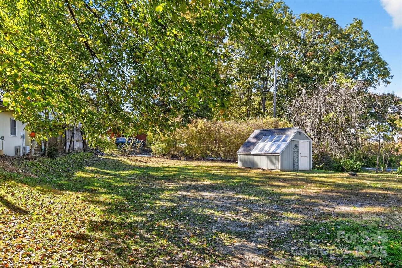 411 Hiawassee Avenue - Photo 1