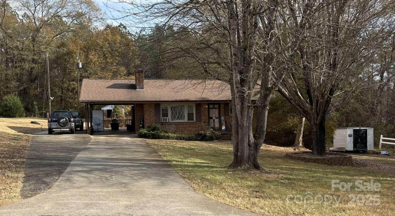 3289 Pine Tree Street - Photo 1