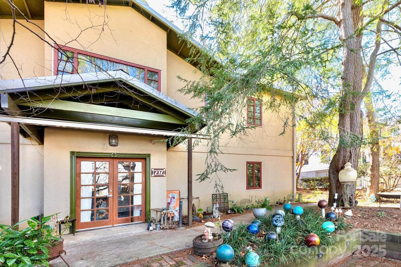 297 Hillside Street - Photo 1