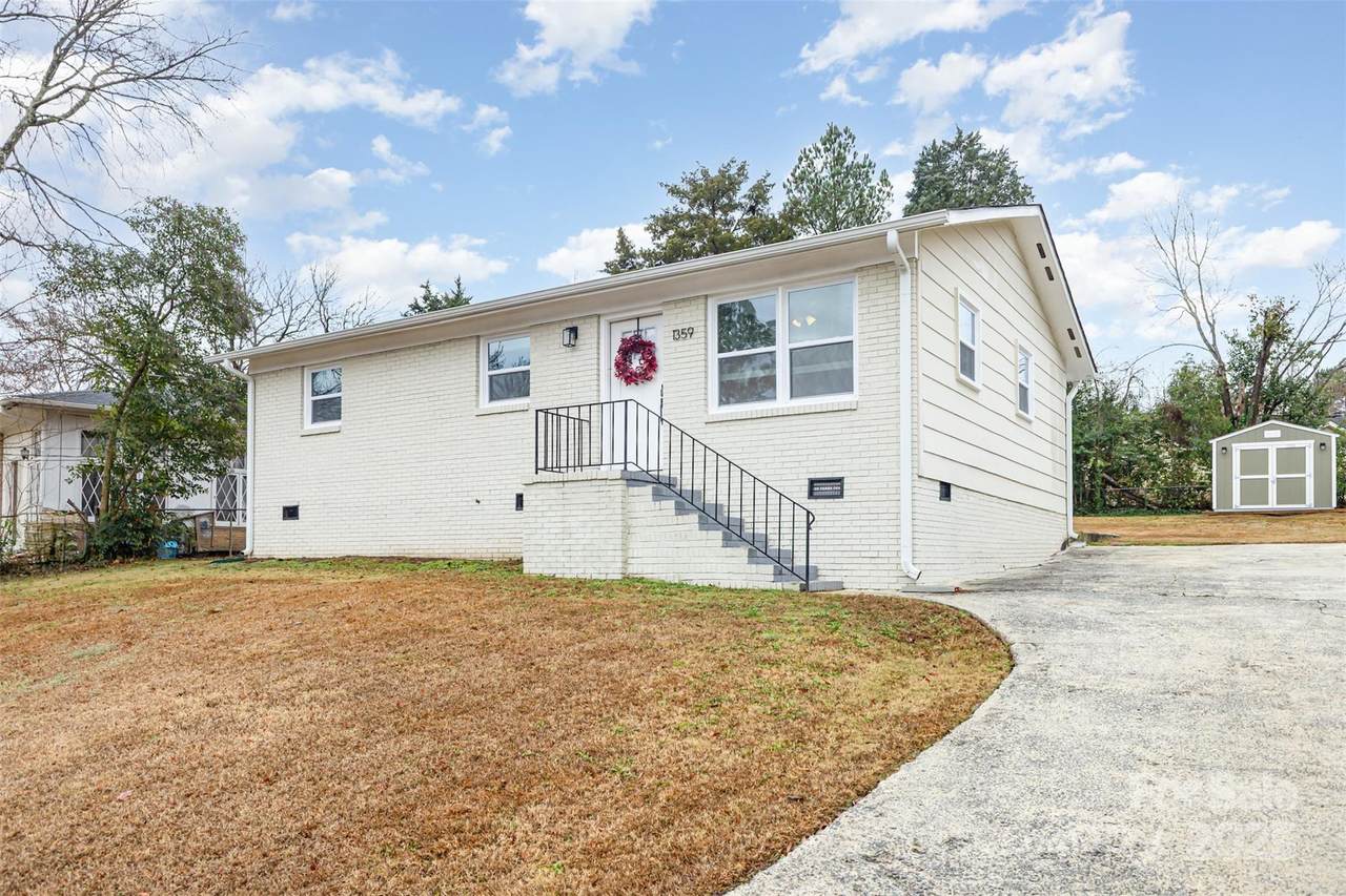 1359 Deas Street - Photo 1