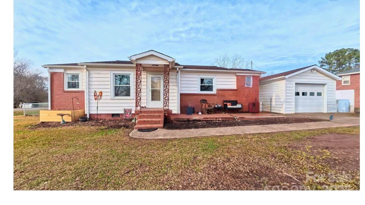 428 Kelly Road - Photo 1