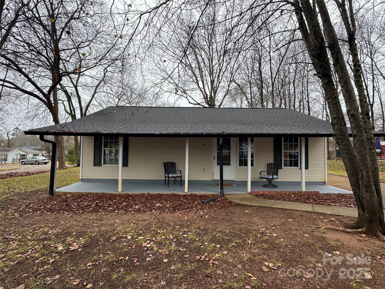 915 Reeves Street - Photo 1