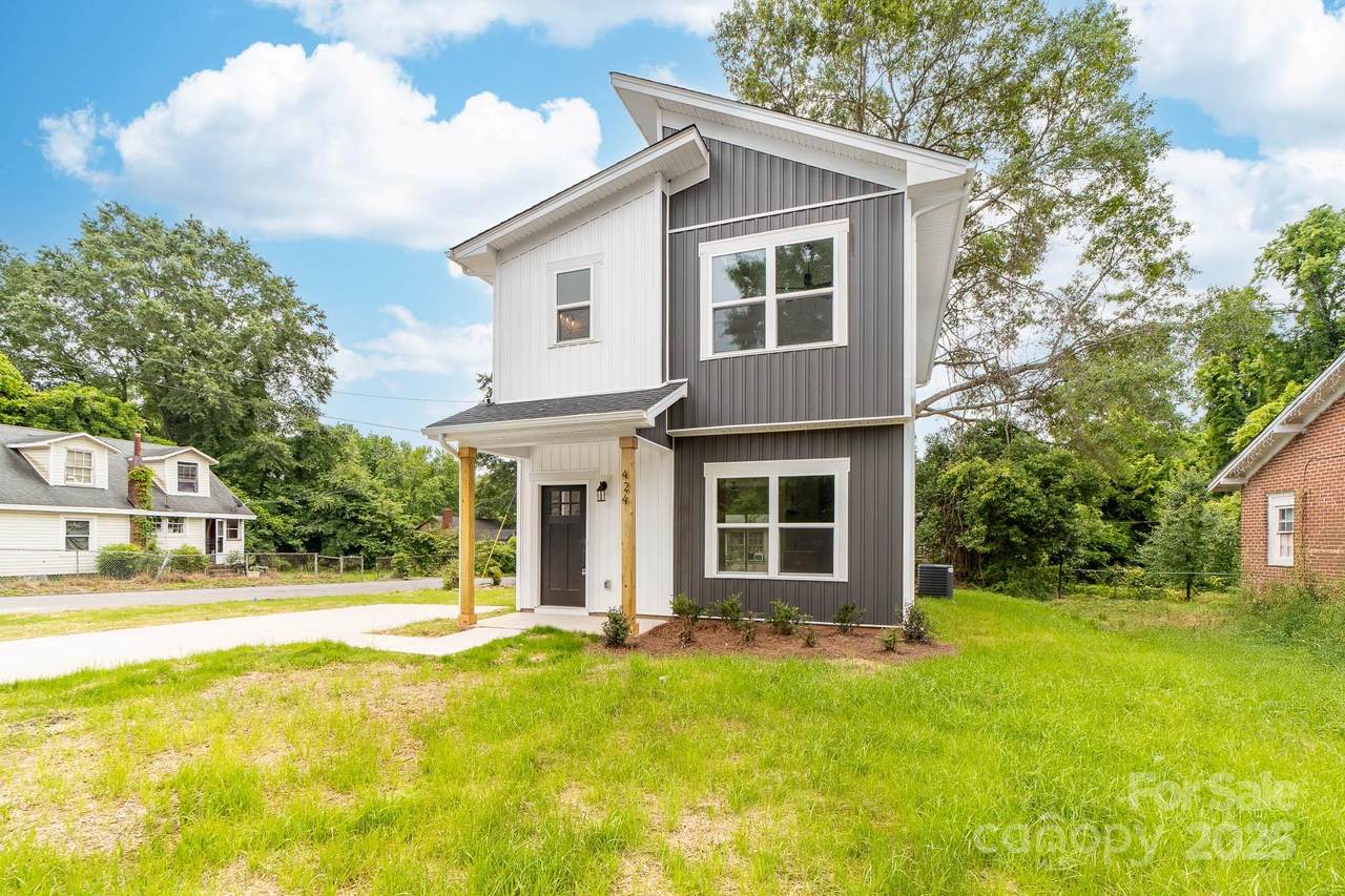 424 Airline Avenue - Photo 1