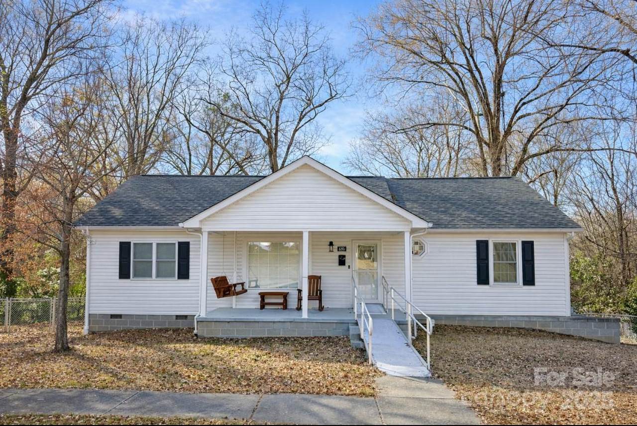 686 Elizabeth Street - Photo 1