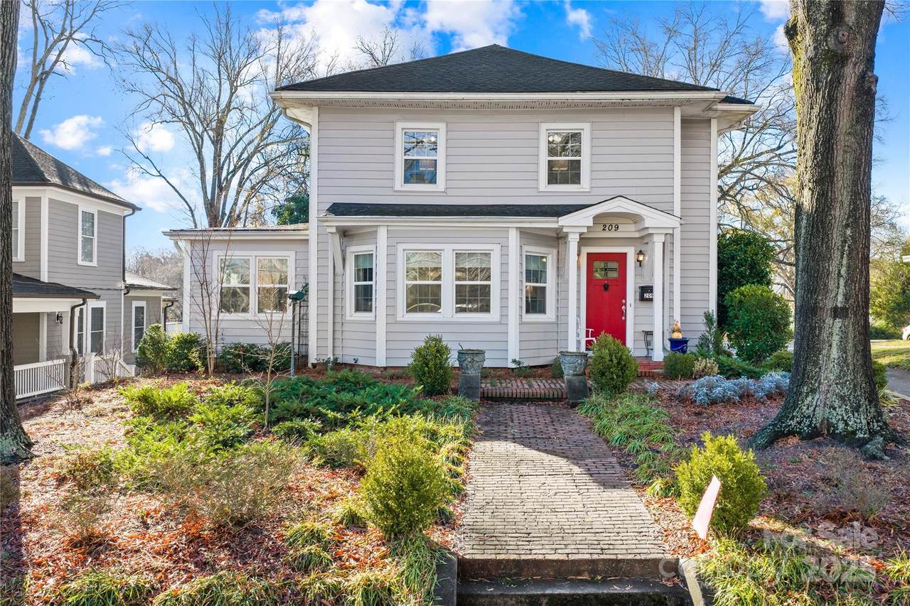 209 3rd Avenue - Photo 1