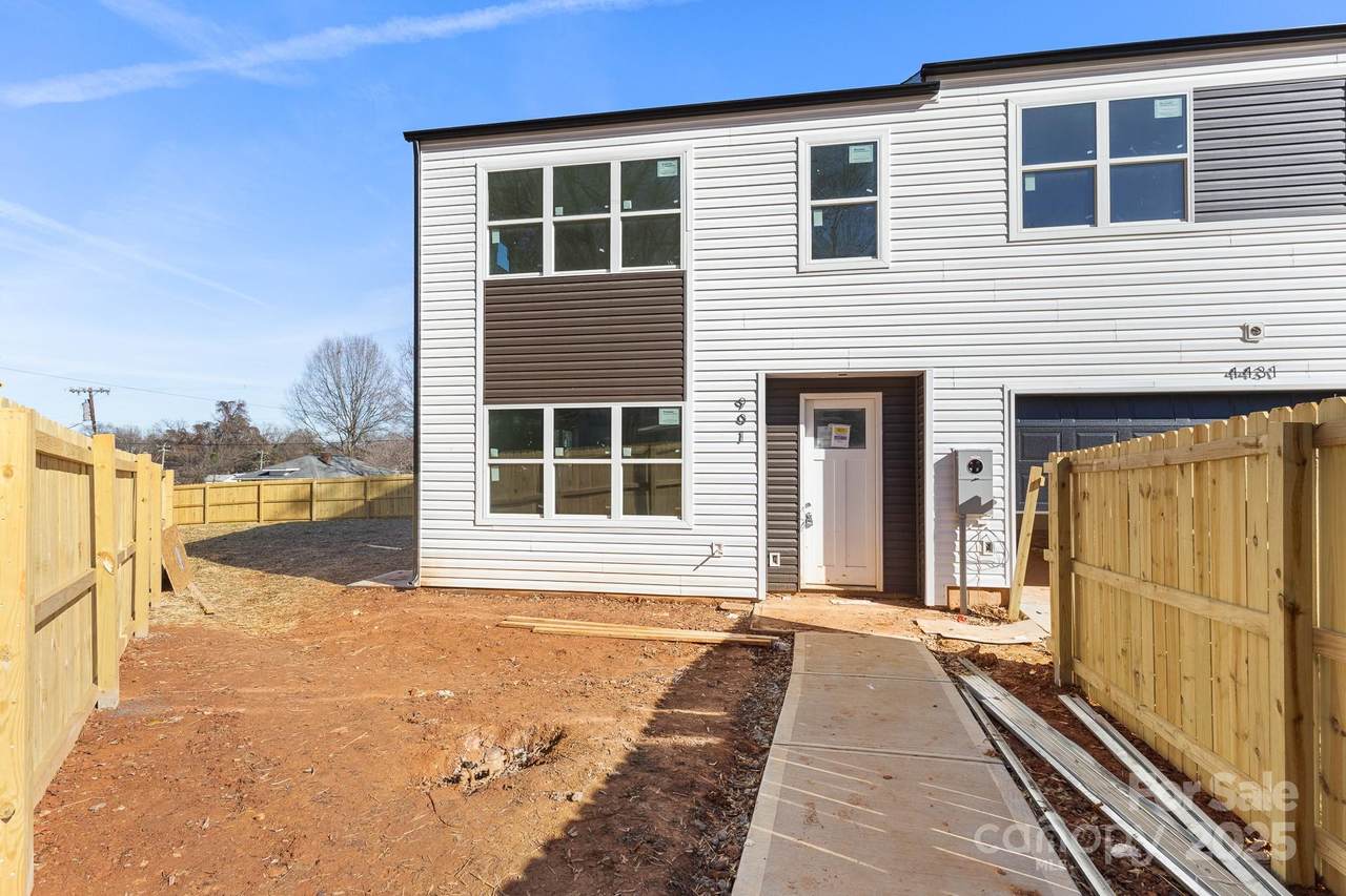 901 Hoskins Road - Photo 1