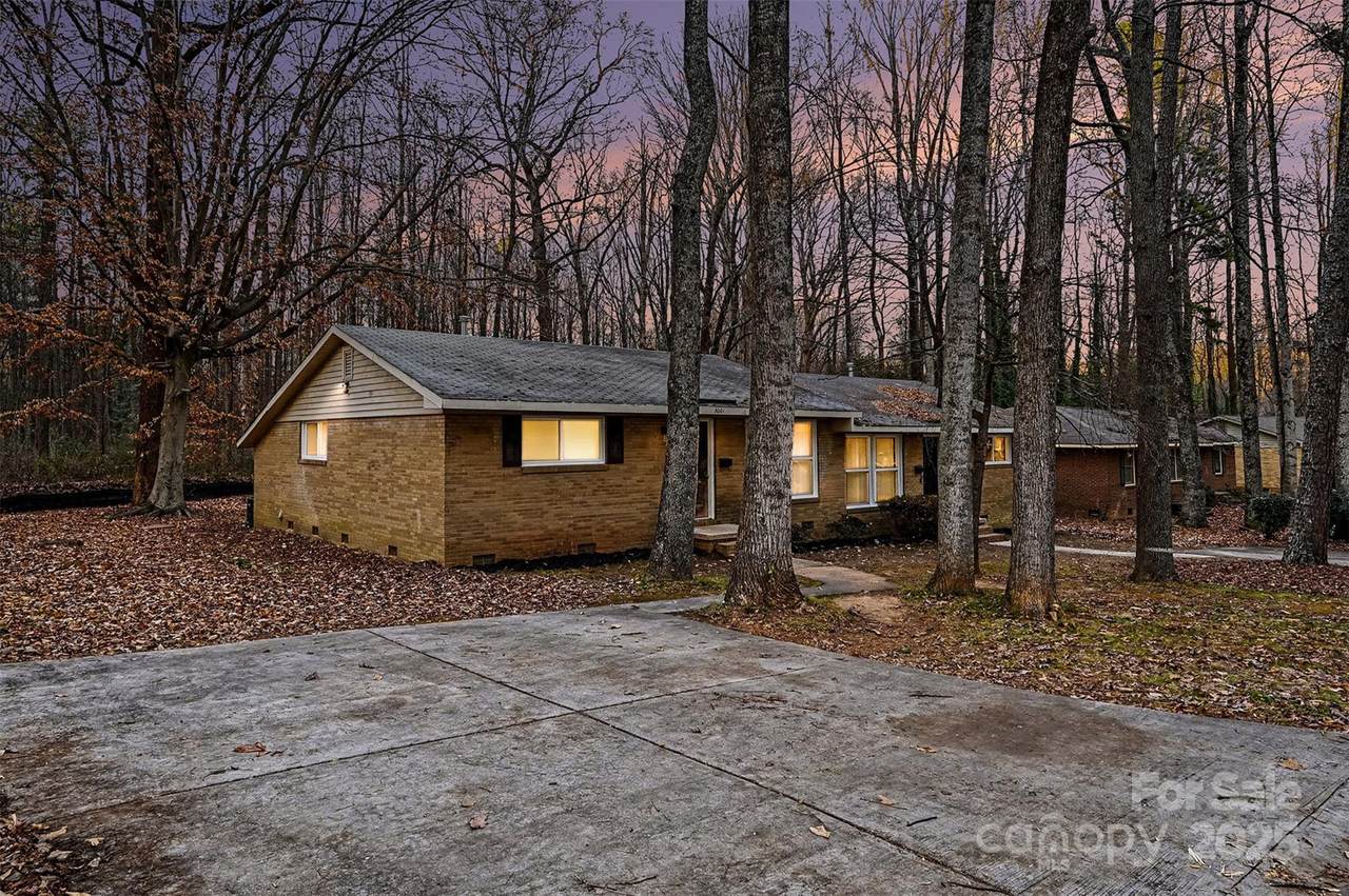 5001 Lakecrest Drive - Photo 1