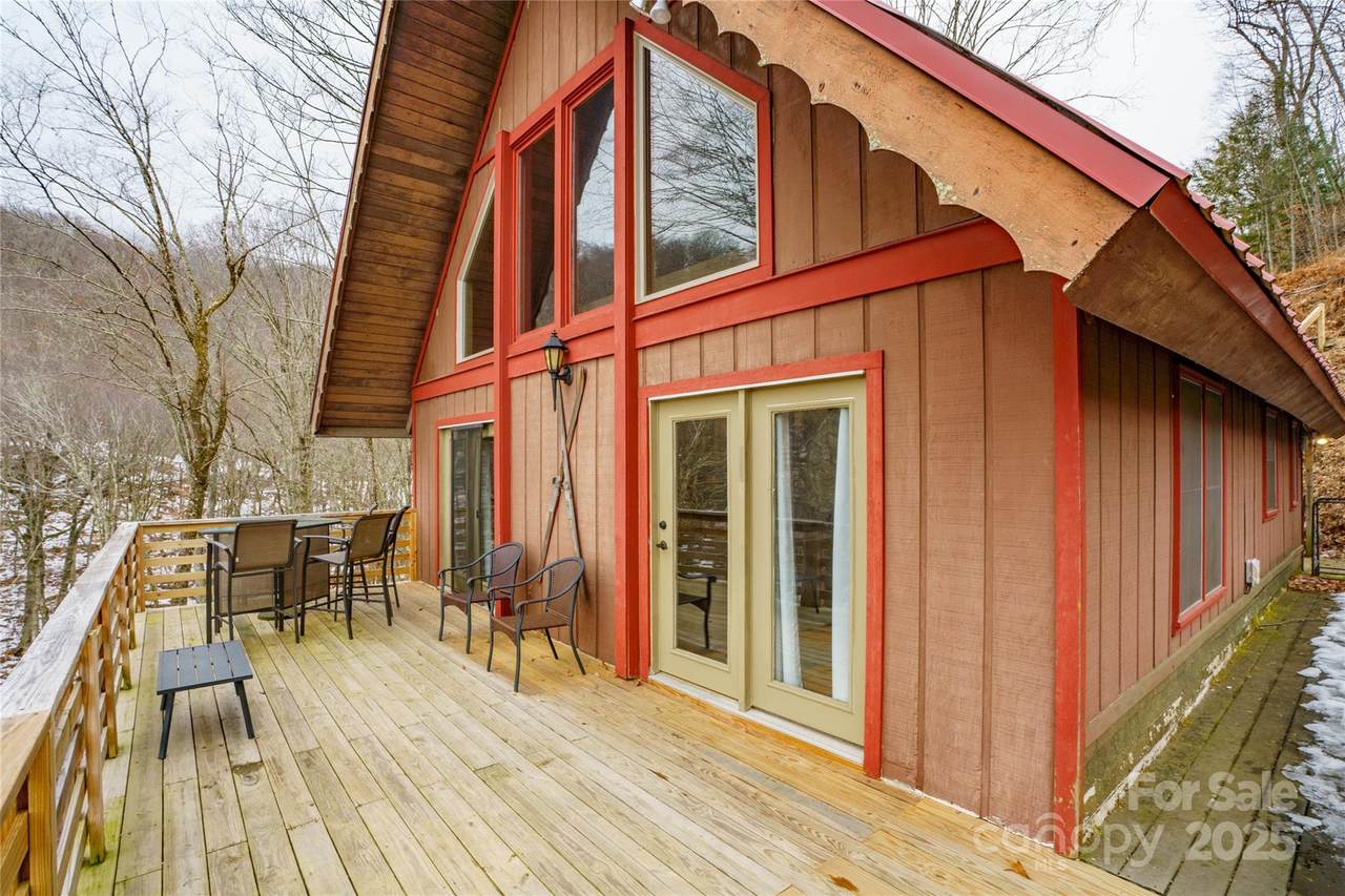 672 Chestnut Lane - Photo 1