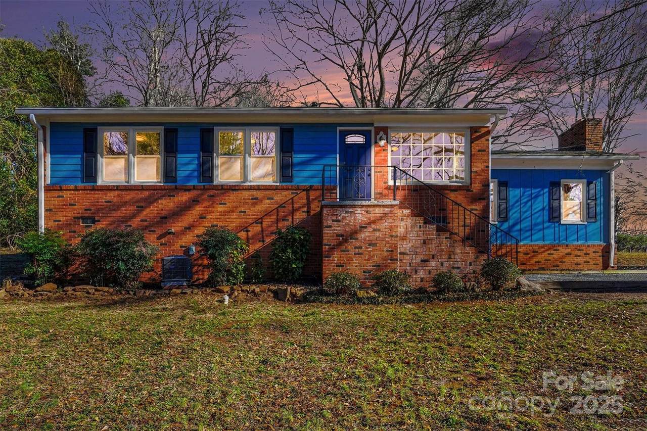 1320 Kings Circle - Photo 1