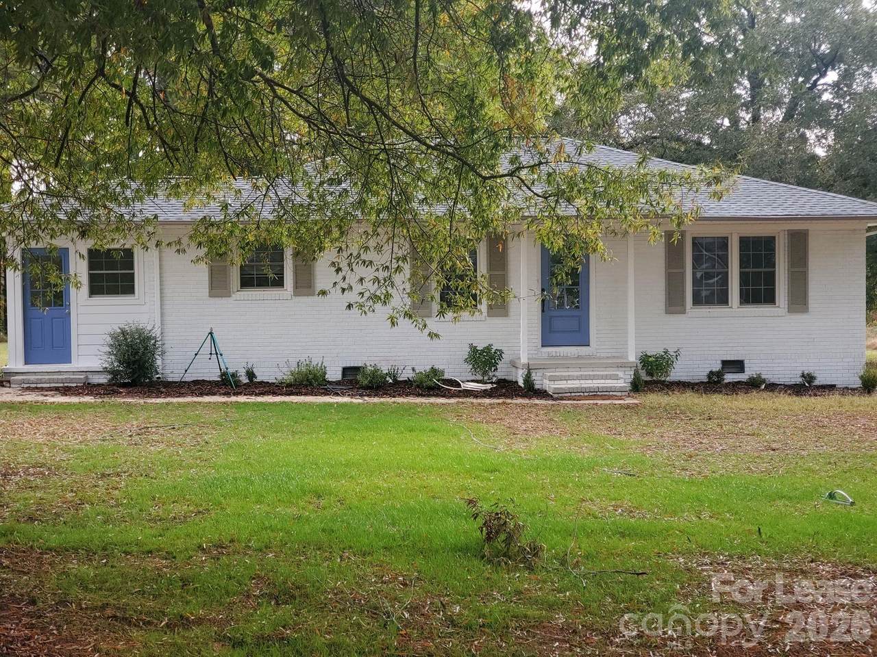 15640 Ewart Road - Photo 1