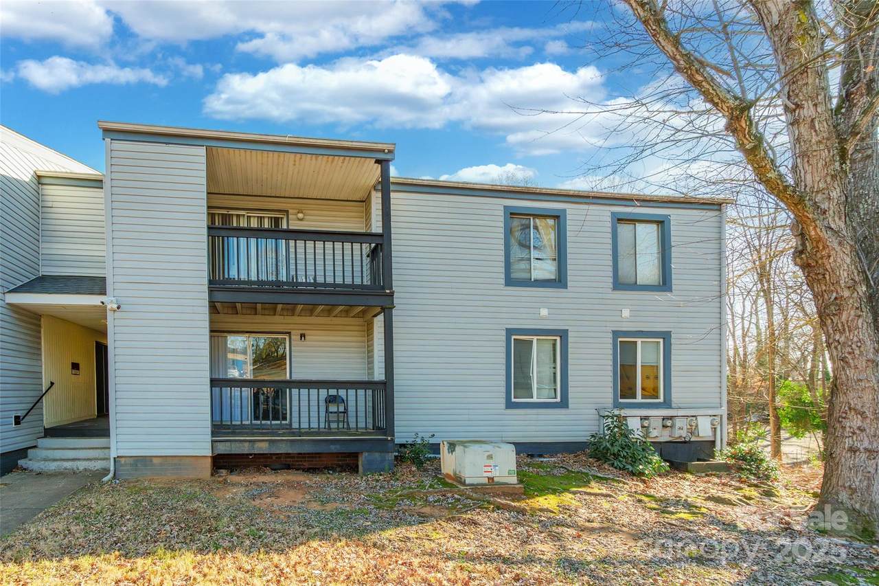 833 Farmhurst Drive - Photo 1