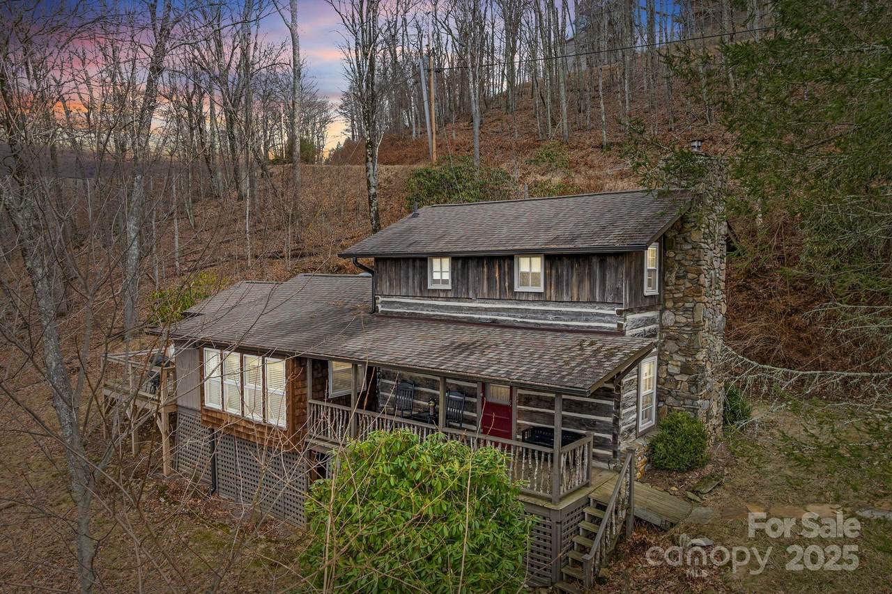 1040 Oak Ridge Lane - Photo 1