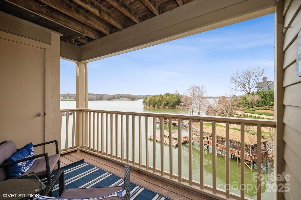 13822 Queens Harbor Road - Photo 1