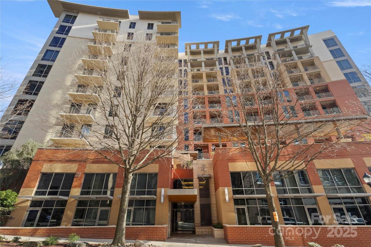 701 Royal Court - Photo 1