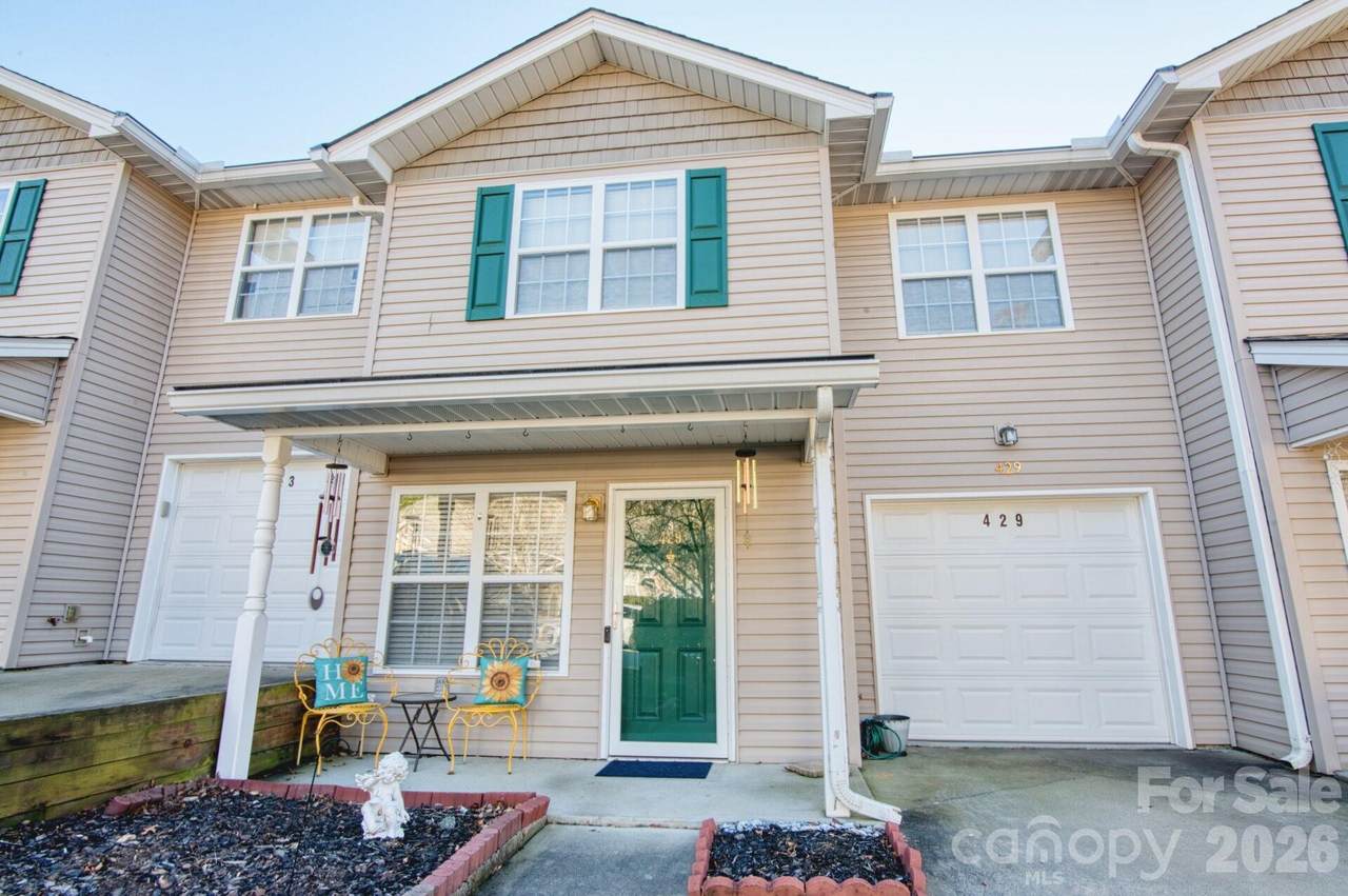 429 Wiltshire Circle - Photo 1