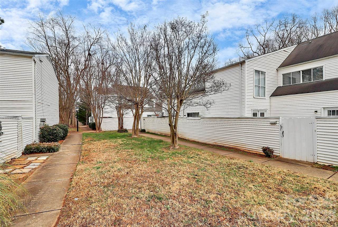 7132 Stonington Lane - Photo 1