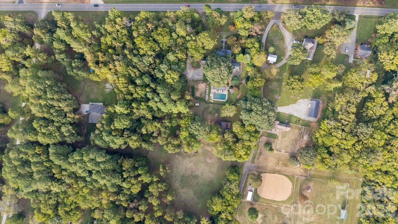 10915 Beatties Ford Road - Photo 1