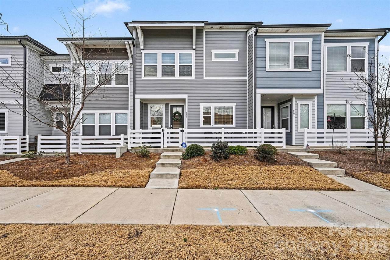 811 Redd Alley - Photo 1