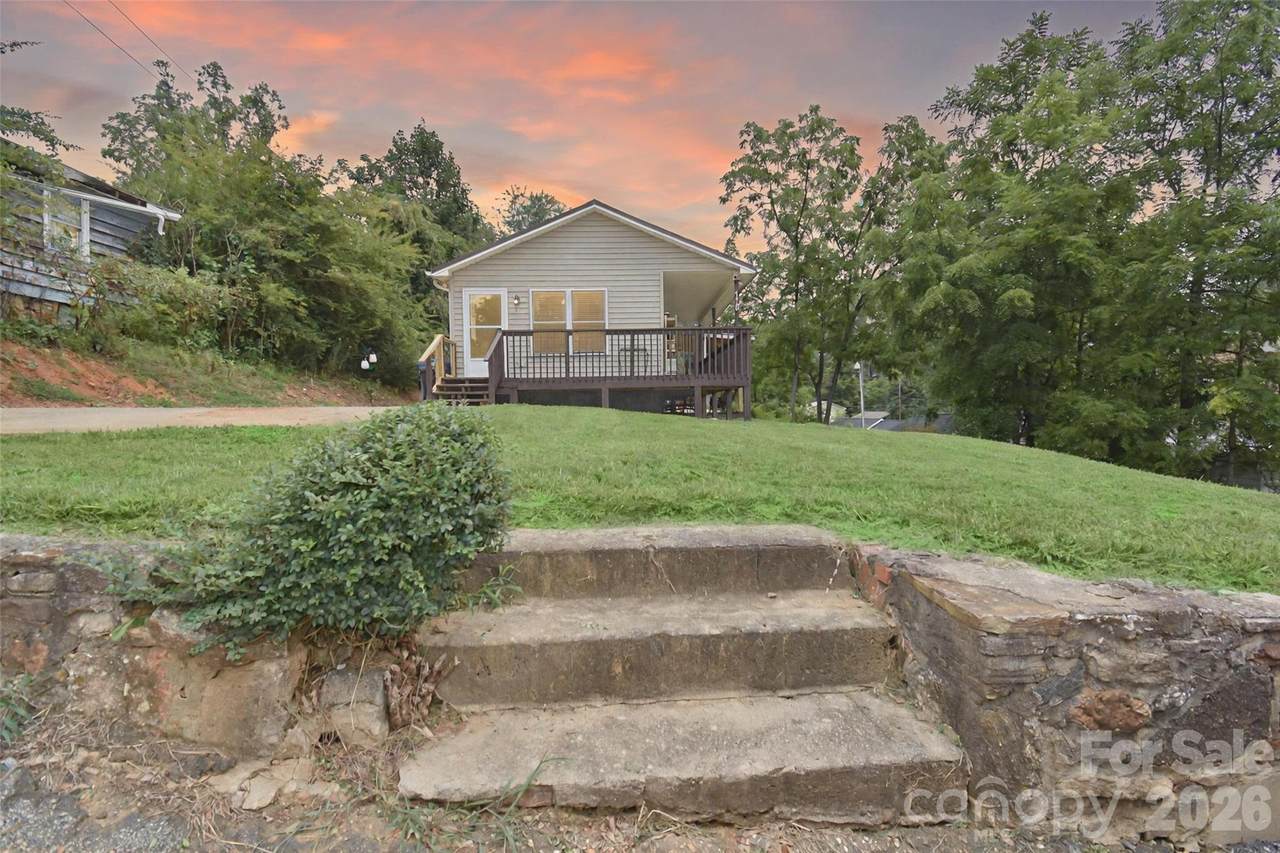 110 West Lane - Photo 1
