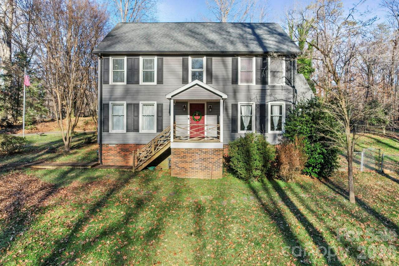 2530 Heritage Circle - Photo 1