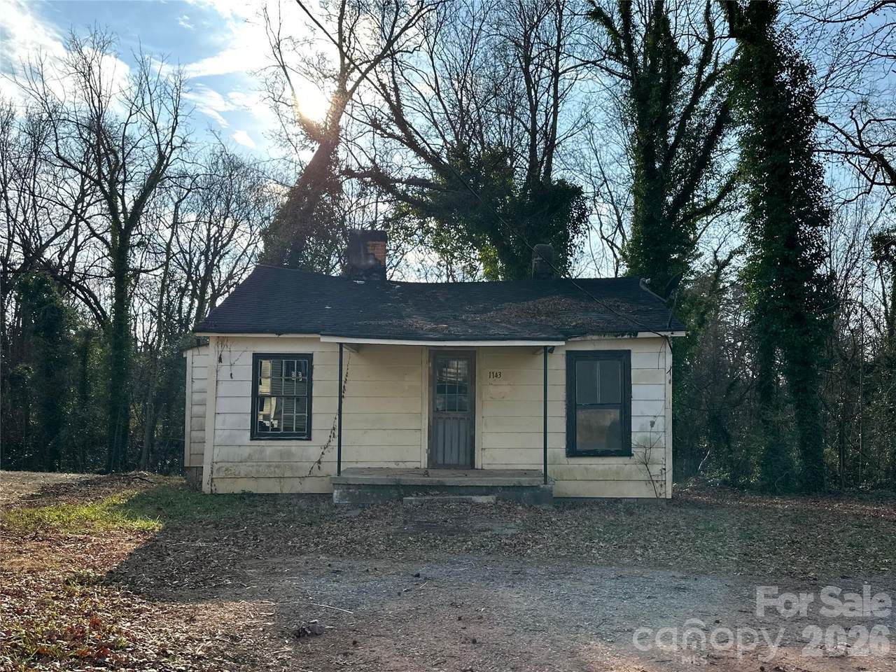 1143 Calhoun Street - Photo 1