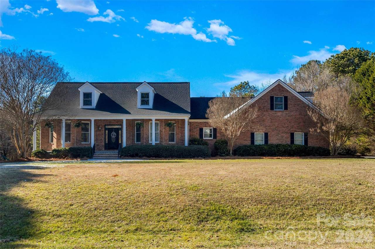 970 Oxford Drive - Photo 1