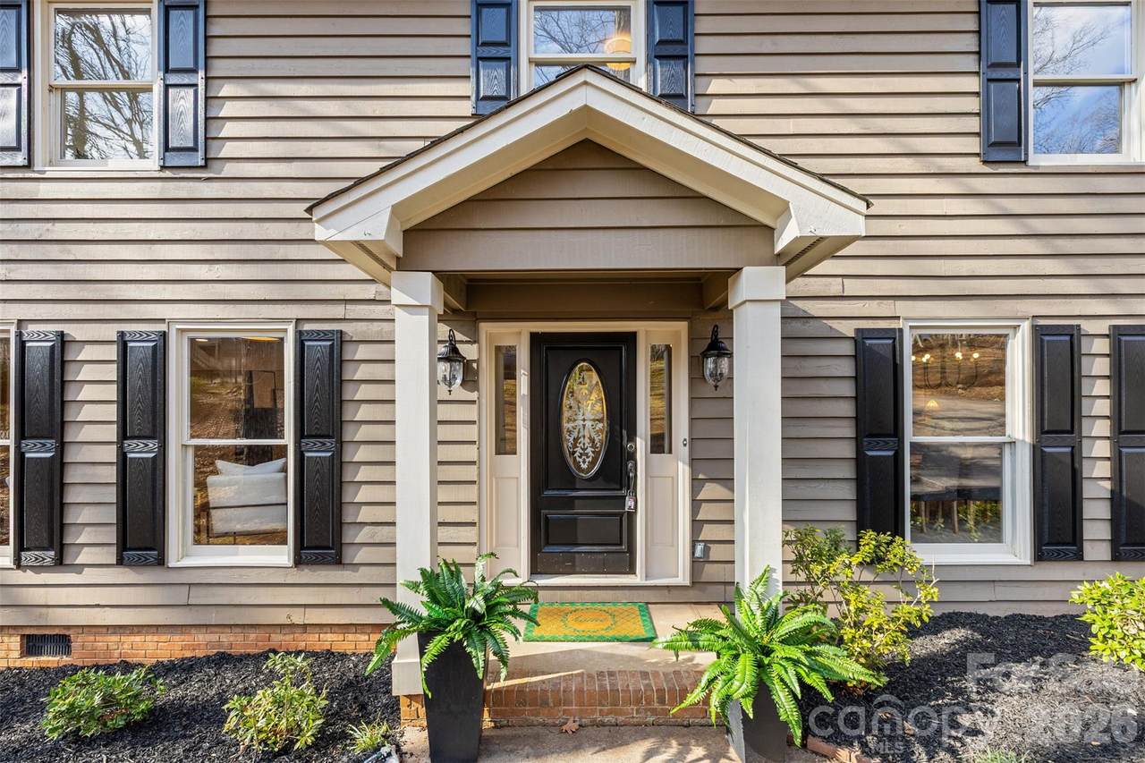 8 Hickory Ridge Court - Photo 1