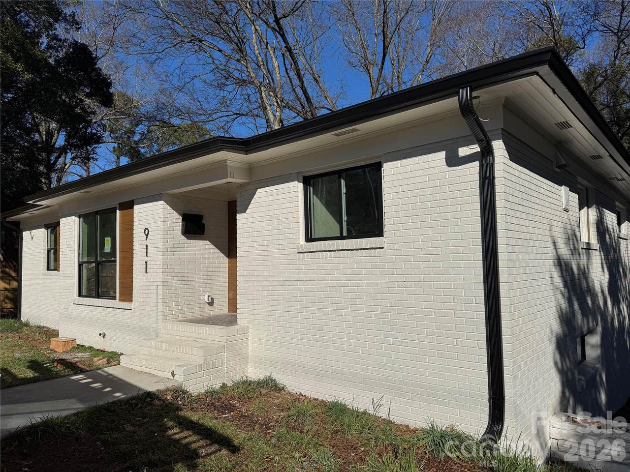 911 Woodlawn Road - Photo 1