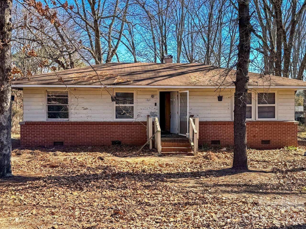 1035 Stonewall Avenue - Photo 1