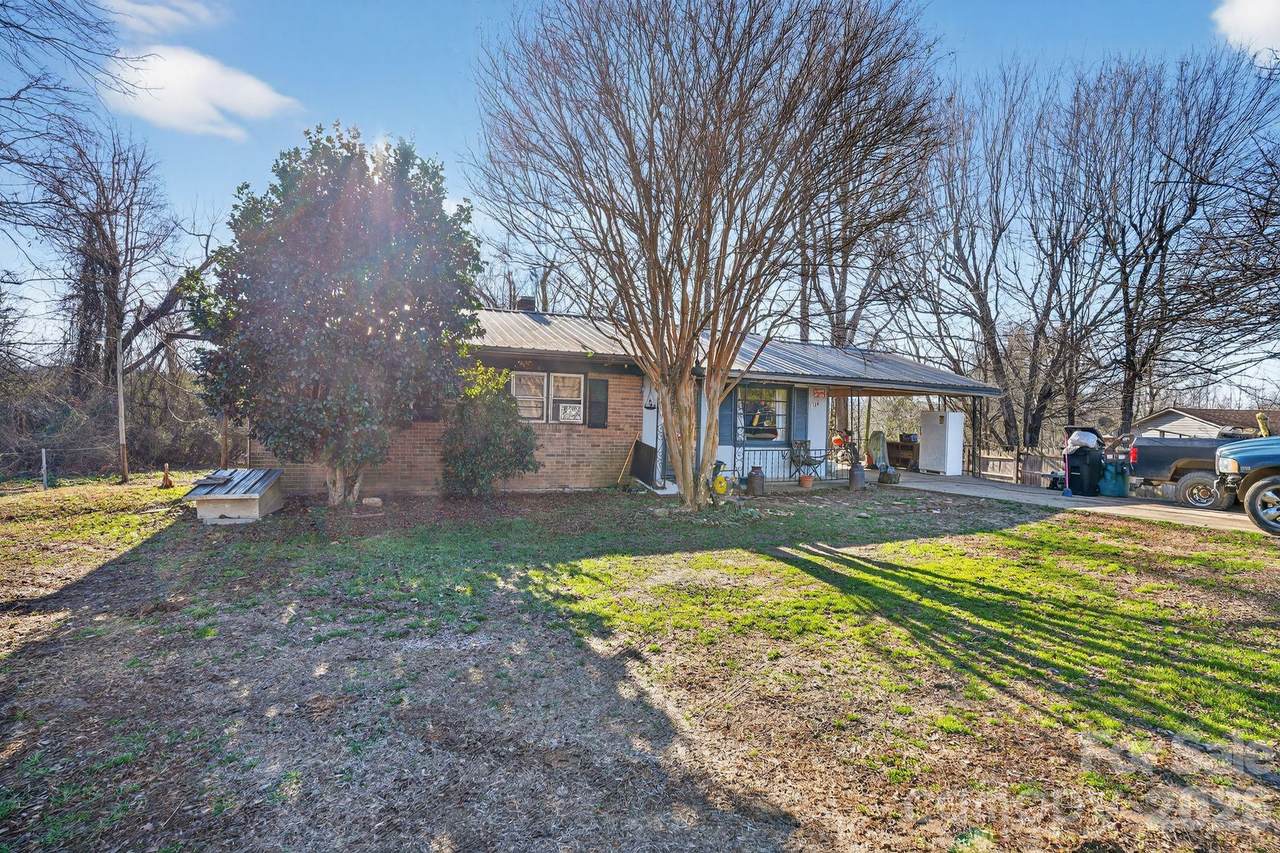 1124 Walshtown Road - Photo 1