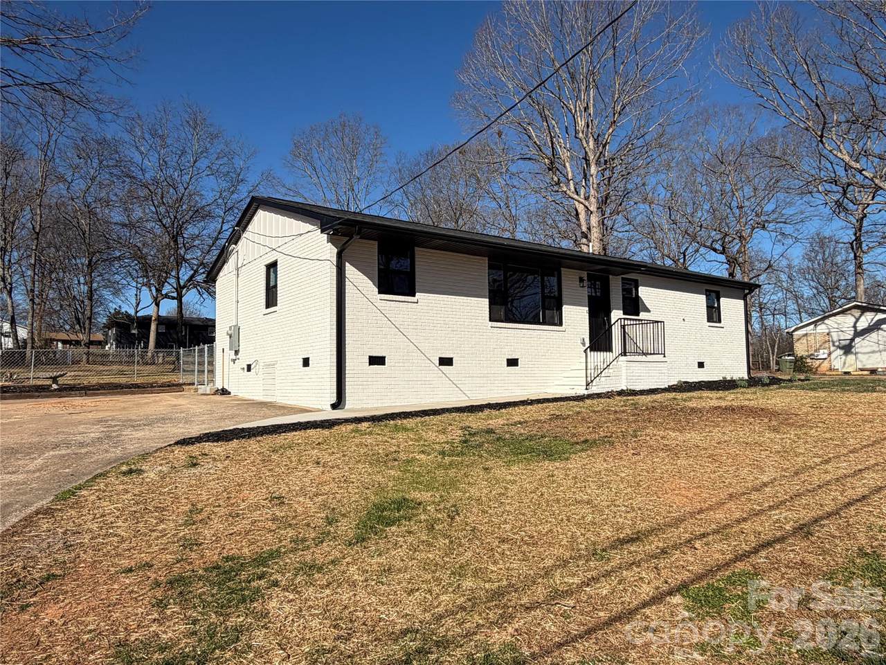 1906 Oakhurst Drive - Photo 1