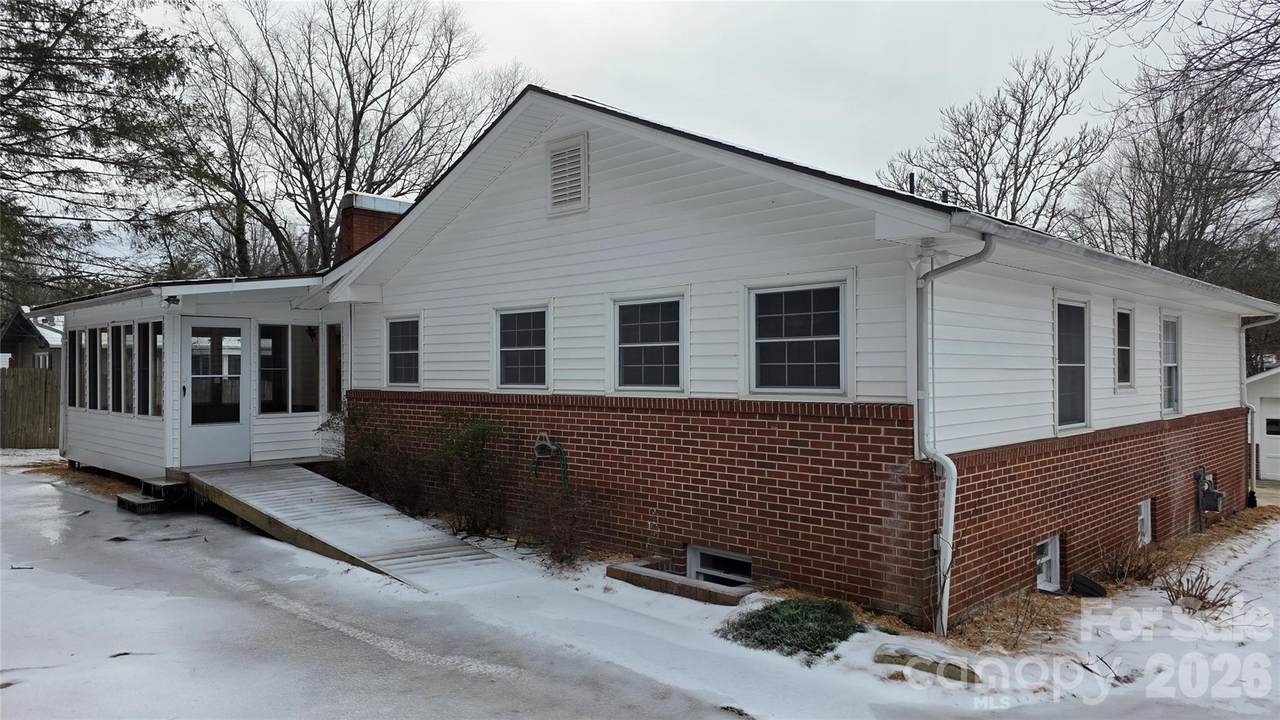 1627 Greenville Highway - Photo 1