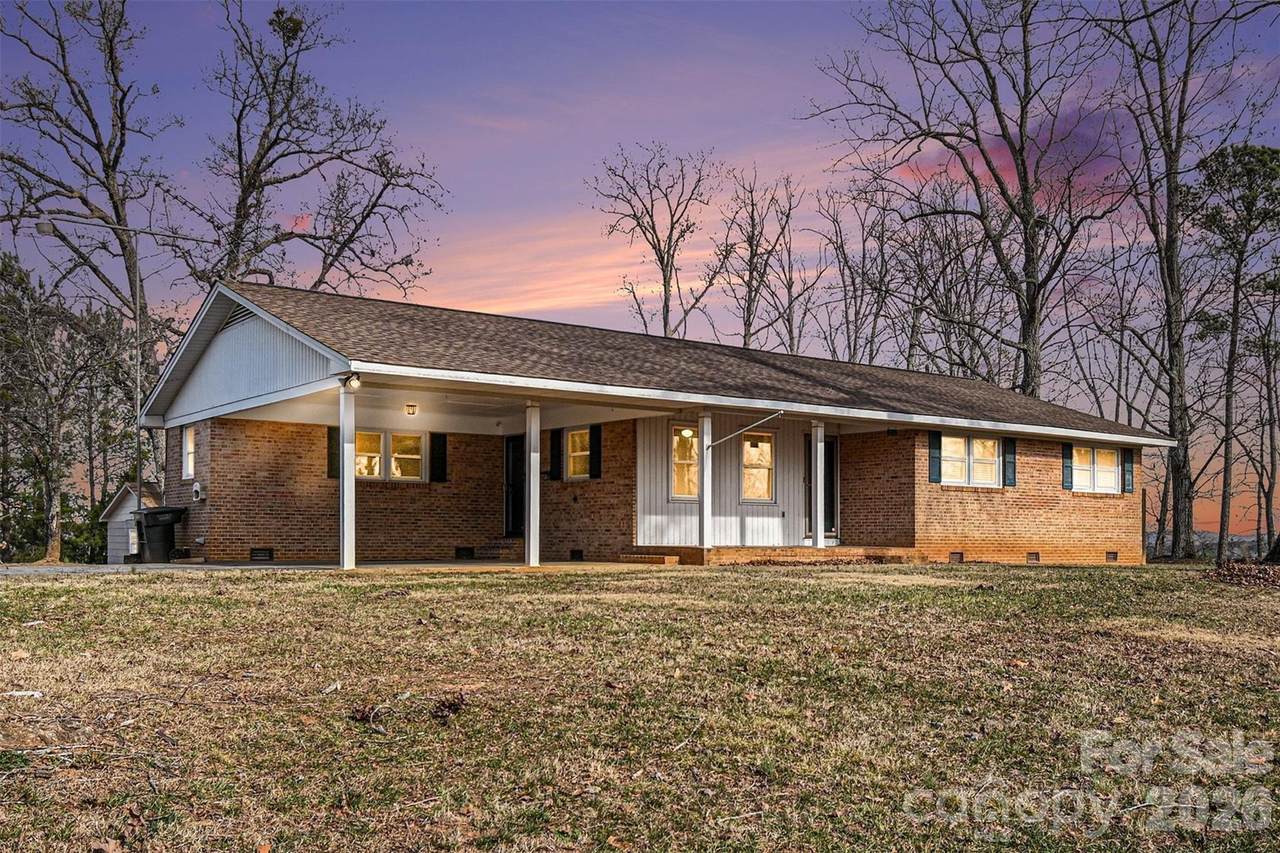 238 Lakeview Drive - Photo 1