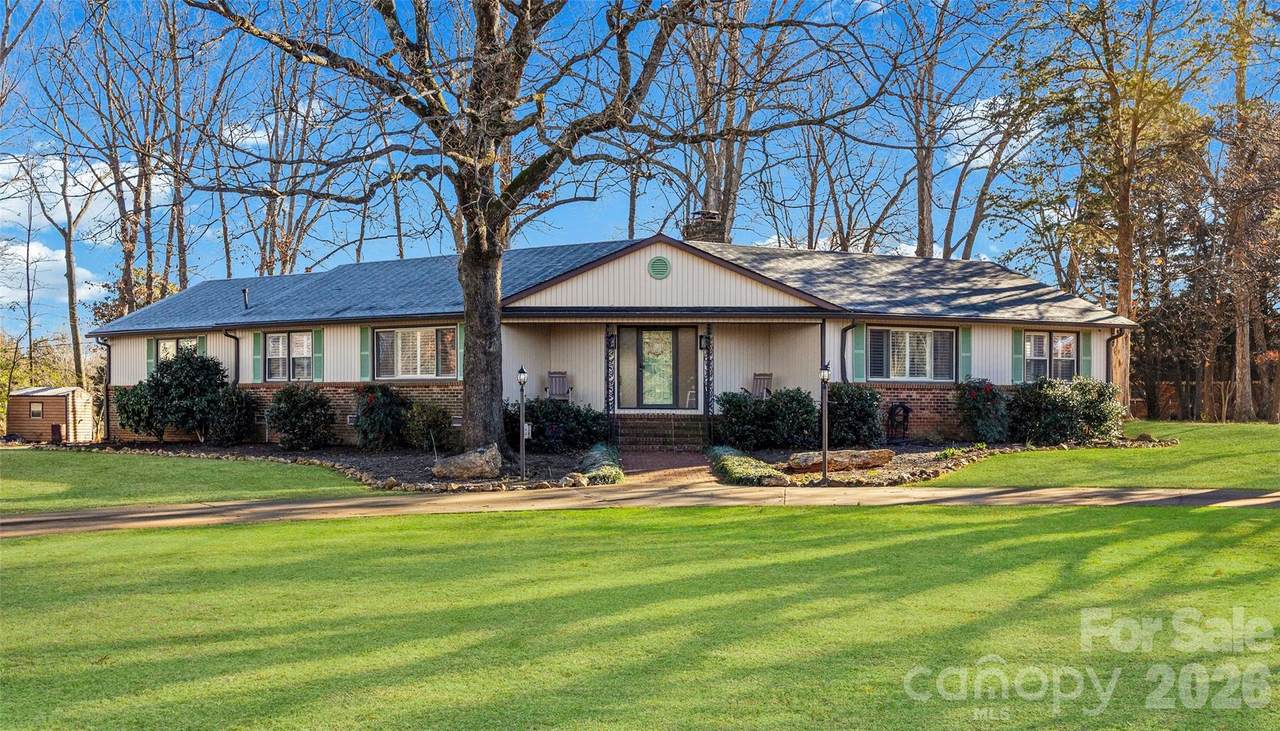 924 Arrowhead Drive - Photo 1