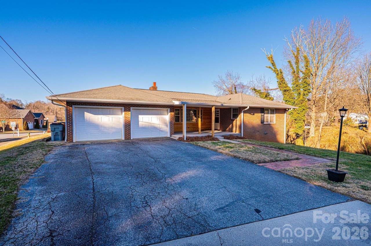 620 Diamondhead Drive - Photo 1