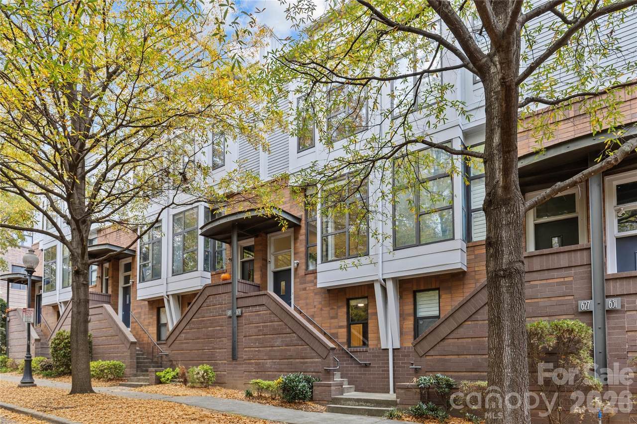 623 10th Street - Photo 1