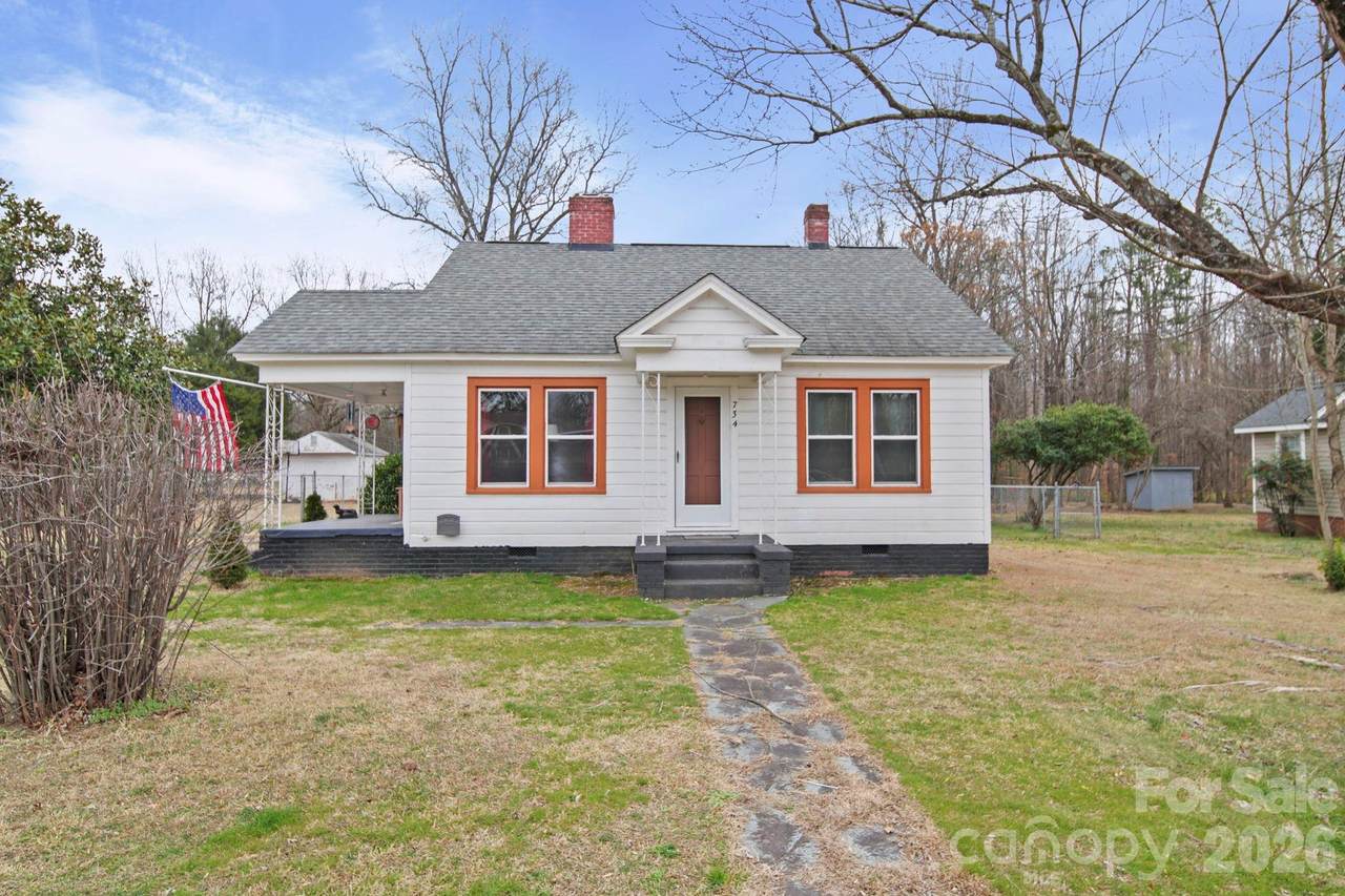 734 Tanglewood Drive - Photo 1