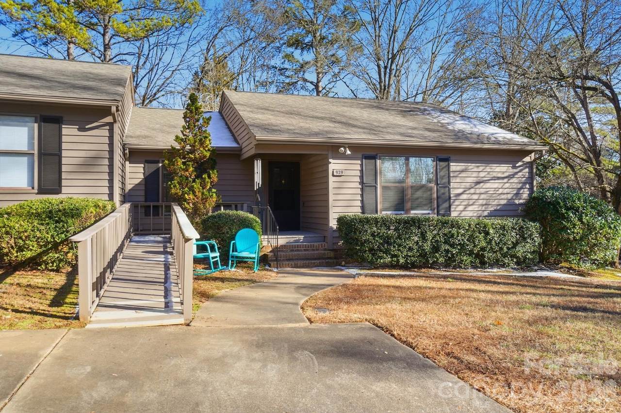 929 Cranberry Circle - Photo 1