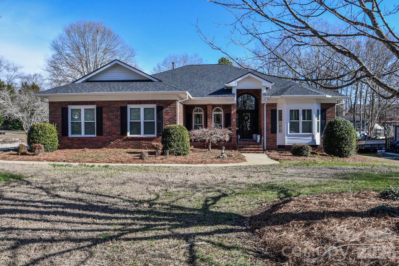 5314 Woodridge Drive - Photo 1