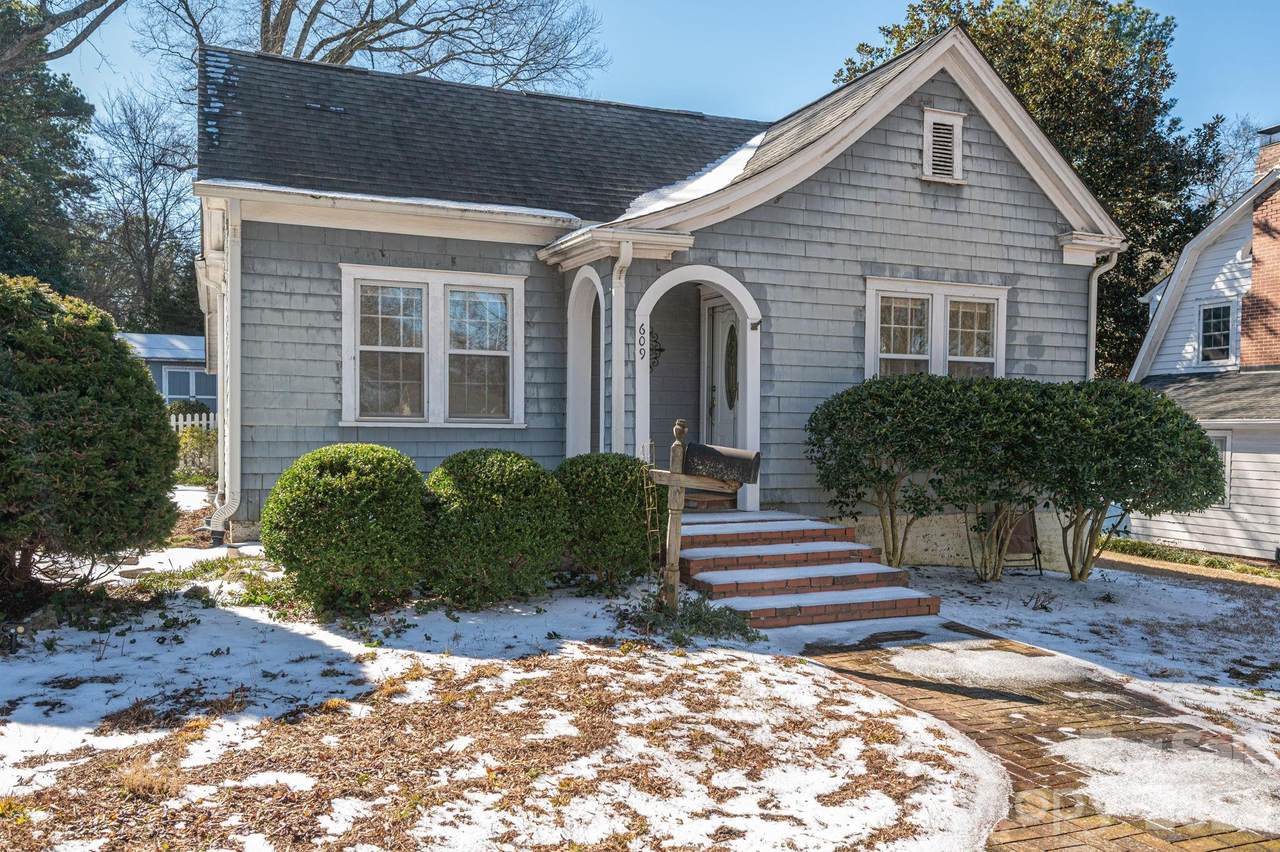 609 Hillcrest Avenue - Photo 1