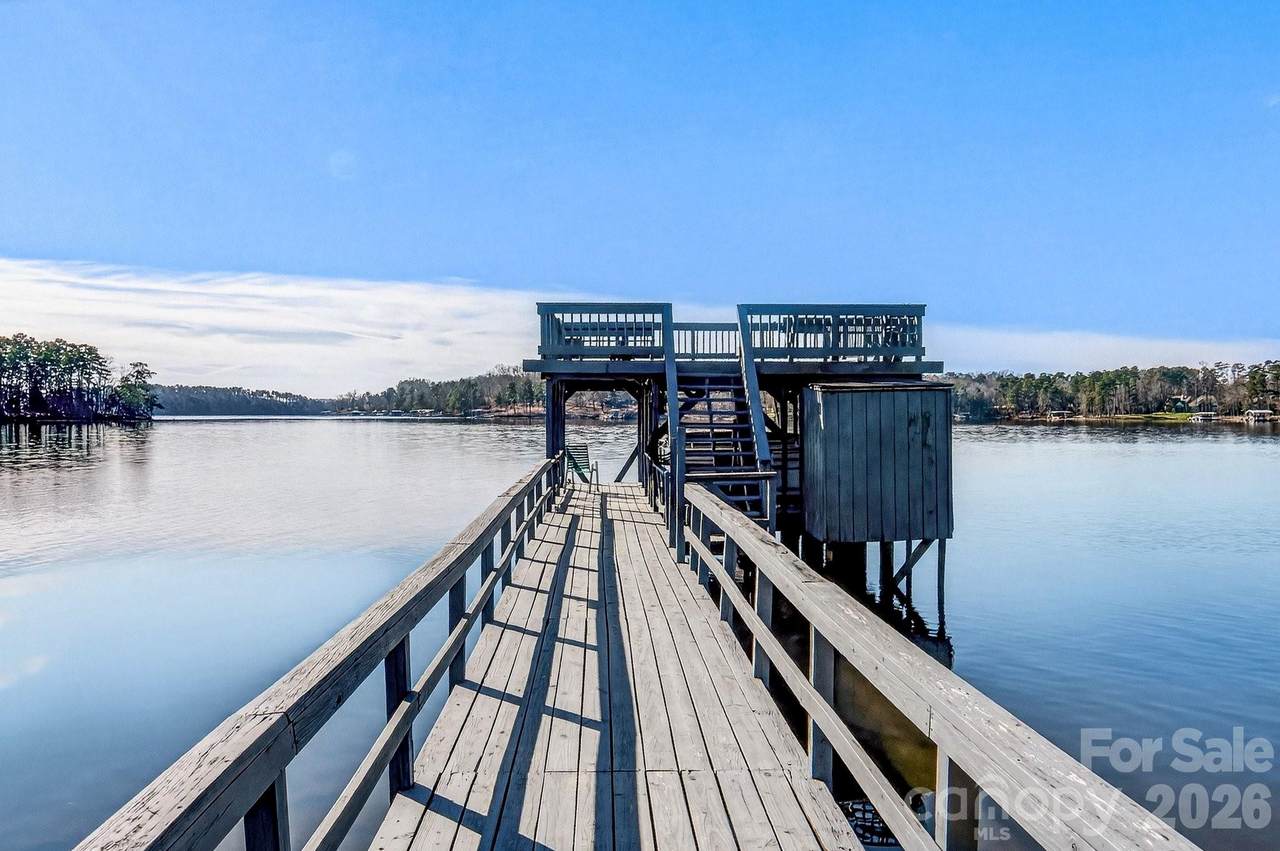 254 Shoreline Drive - Photo 1