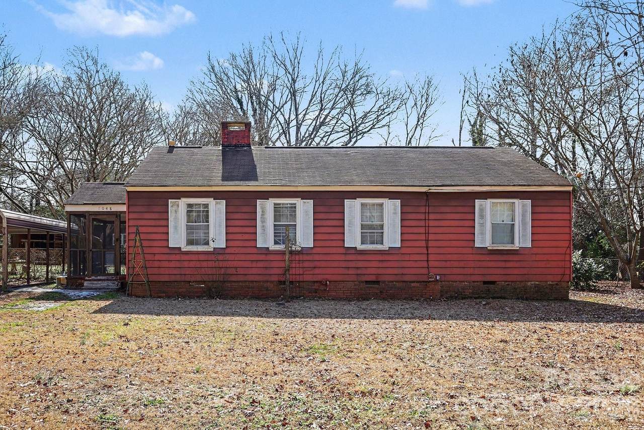 1048 Old Thompson Avenue - Photo 1
