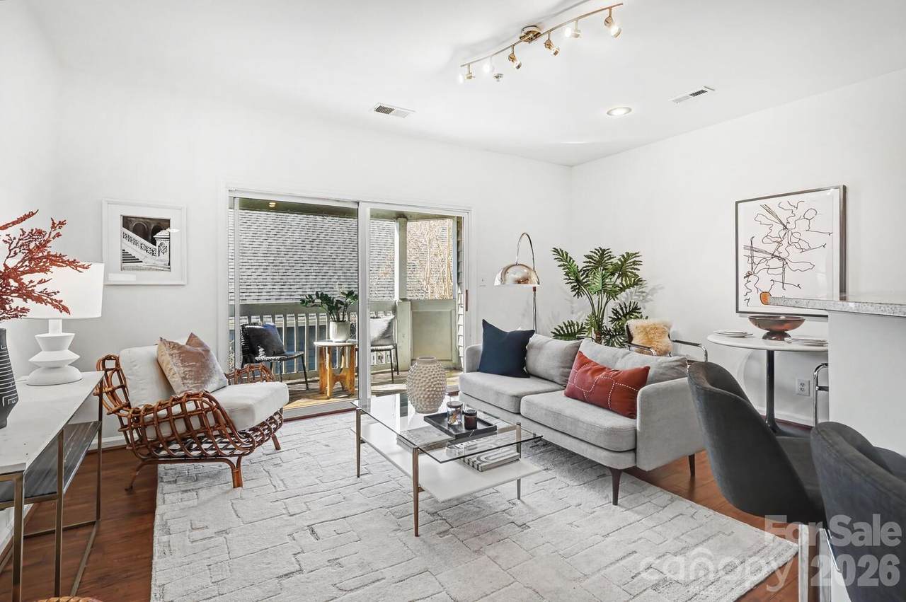 525 Graham Street - Photo 1