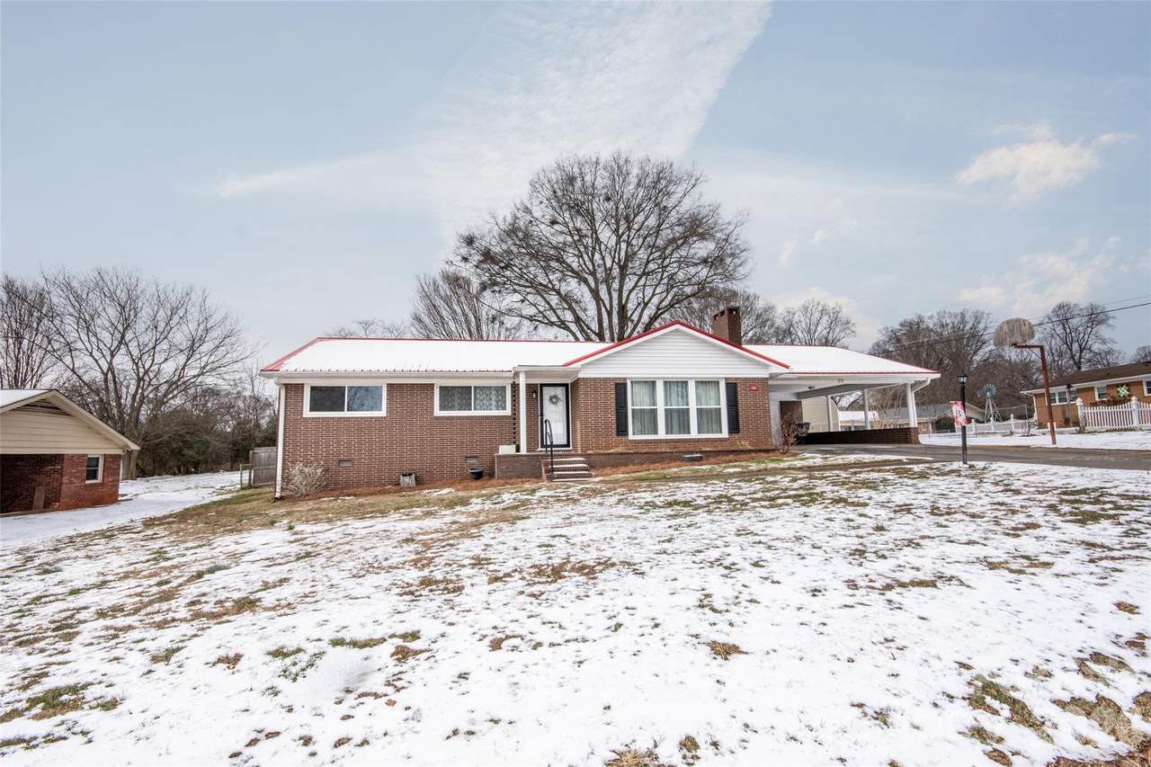 108 Robin Lane - Photo 1