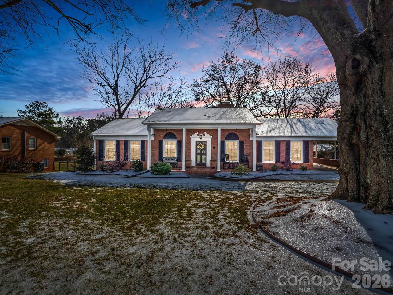 522 Country Club Circle - Photo 1