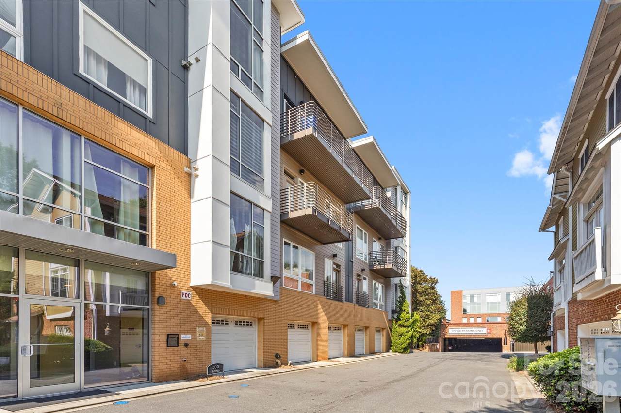 300 Magnolia Avenue - Photo 1