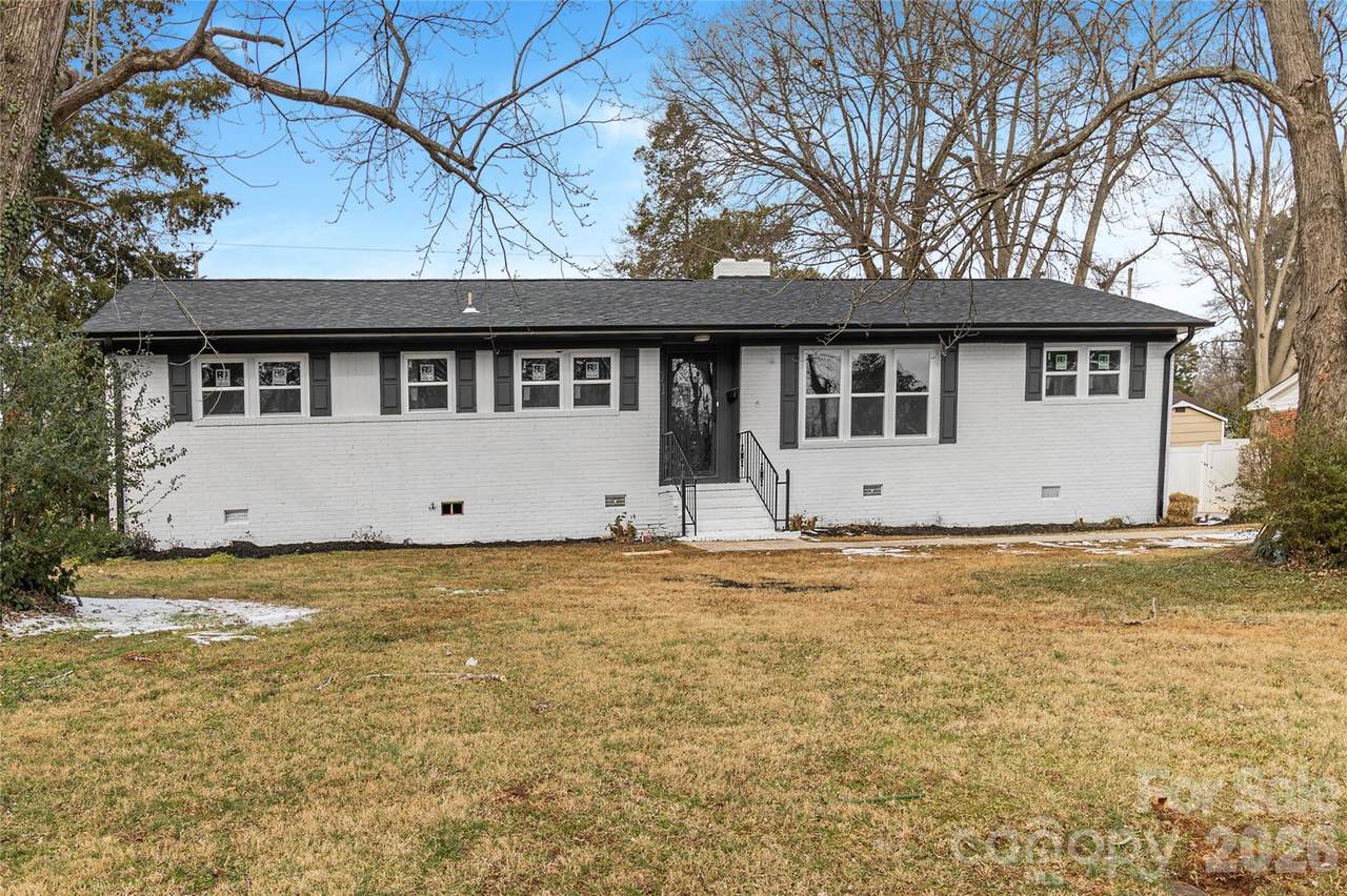 601 Downey Place - Photo 1