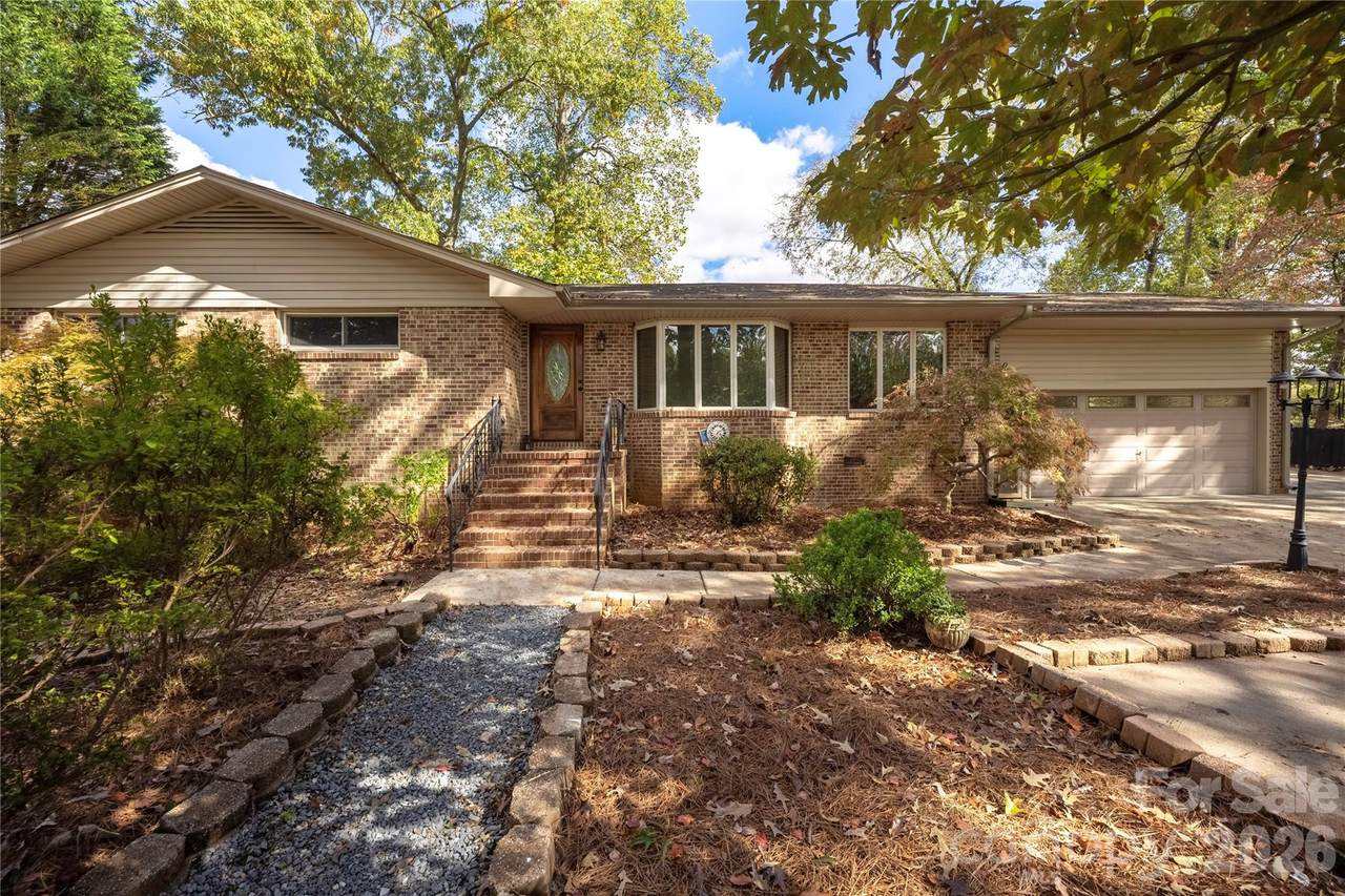 203 Ewing Drive - Photo 1