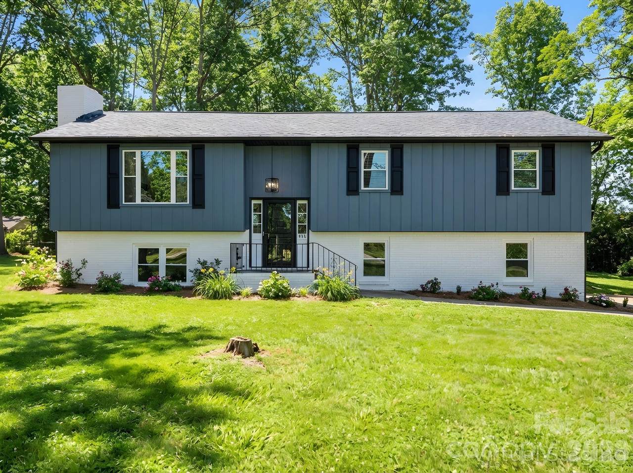 944 Woodland Drive - Photo 1